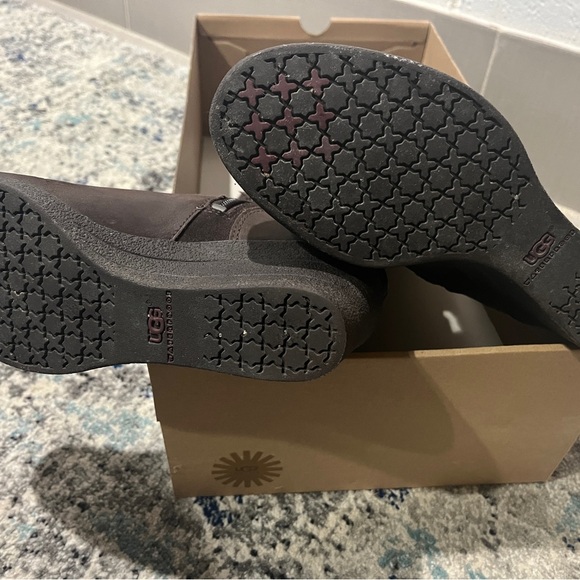 Ugg Waterproof Wedge: Lesley Boots Women's 7 - Picture 3 of 6